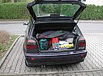 Morgends nach dem Packen, der Kofferraum ist voll