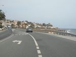 alte Landstrasse direkt am Meer