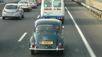 Oldtimer im Morgenverkehr