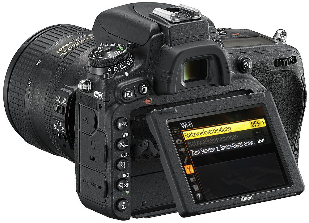 Nikon D-750 R&uuml;ckansicht mit Klappdisplay