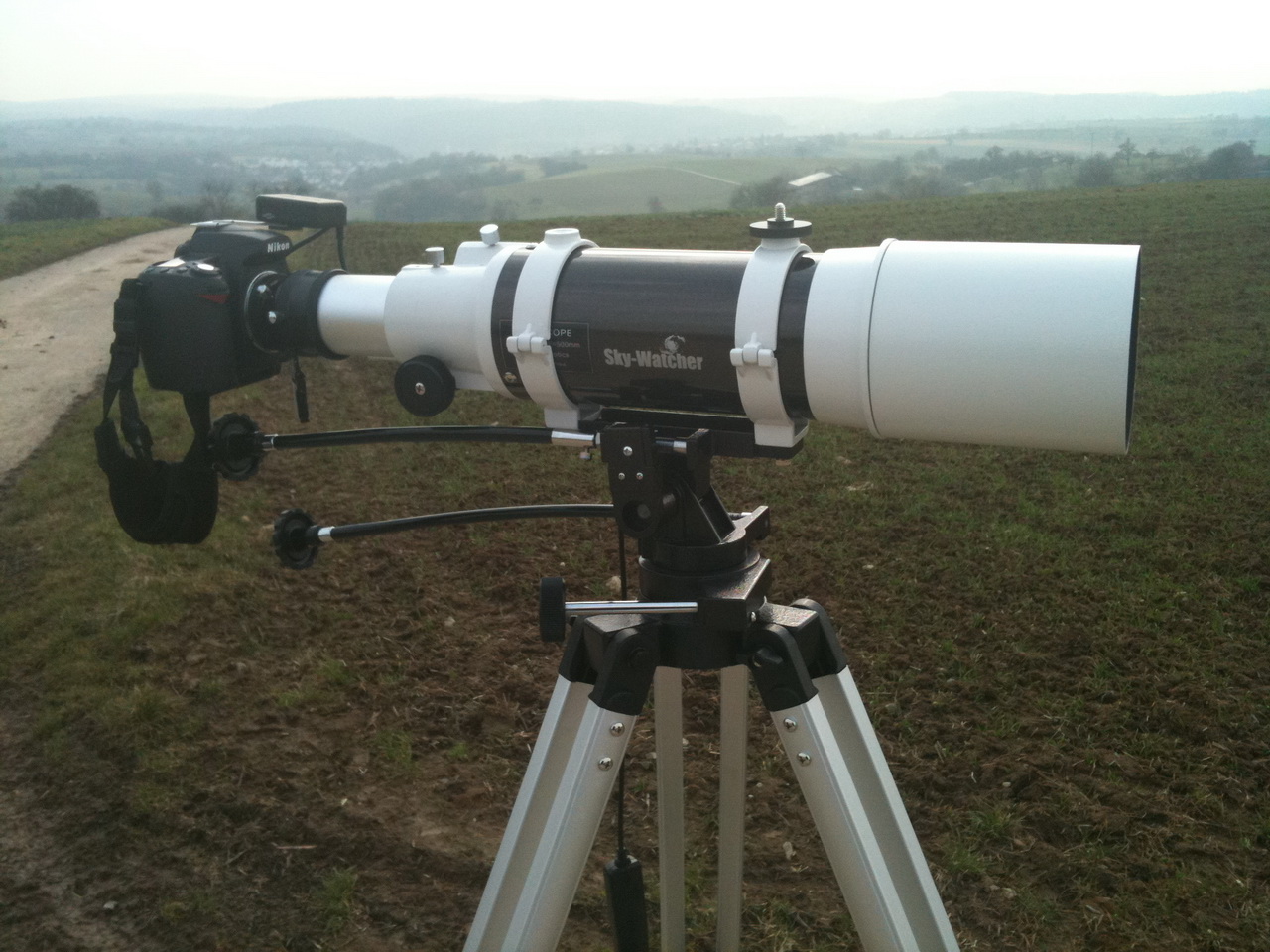 D90 mit Skywatcher 102/500mm